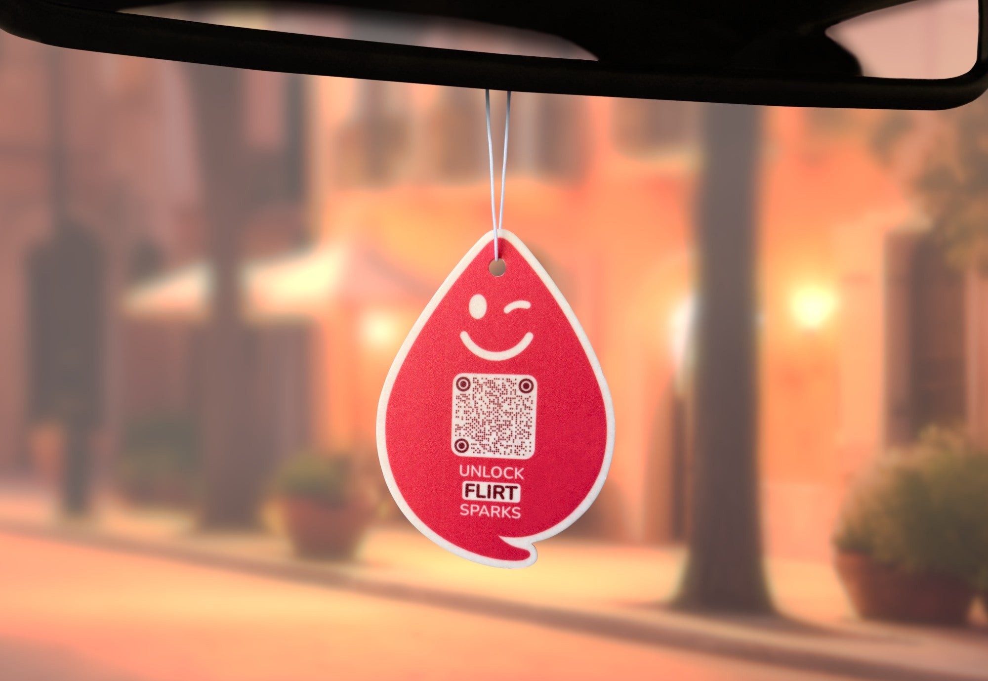 Spark FLIRT Duftanhänger mit QR-Code von ScanTheDrop am Rückspiegel im Auto